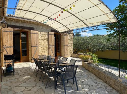 Escapade entre amis en Provence, 4 chambres, terrasse & jardin, proche Avignon
