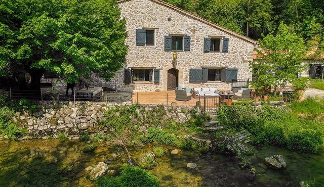 Escapade au Moulin et sa Rivière Privative au Milieu D'un Domaine de 14 Hectares
