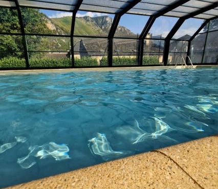 Escapade Montagne en Famille, appartement cosy avec piscine couverte