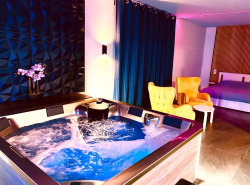 Escapade Romantique Jacuzzi & Sauna Privés
