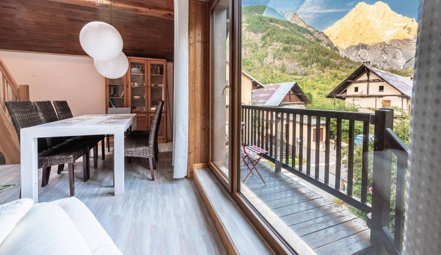 Escapadelia T4 100 m2 Avec la vue sur les Écrins, Grand Terrasse et Poêle à Bois