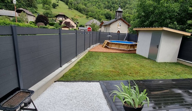 Escape and comfort 8-bed house with swimming pool