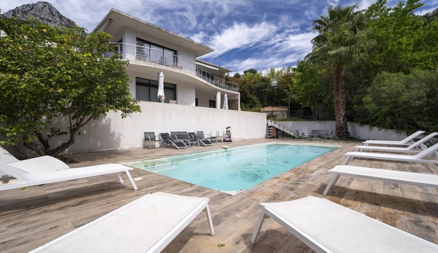 Escape and serenity at Studio Le Partegal with shared pool, Wi-Fi and air conditioning