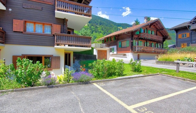 Escape at the foot of the Dents du Midi, quiet, 2' cabins, private park