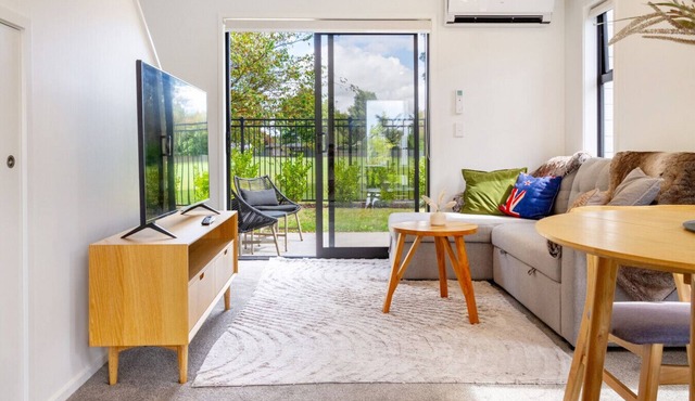 Escape at the park: 1 bed 1 bath w/carpark