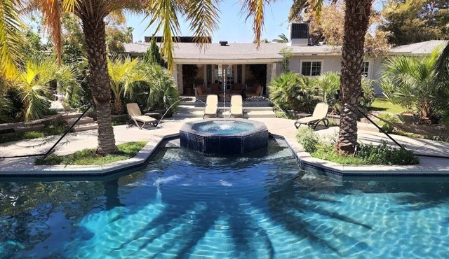 🌴 Escape in a private pool, jacuzzi, bbq, koi pond, garden, best outdoor area!