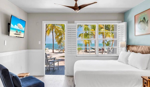 Escape in this 2 Sun-Kissed Studios w/Gulf views! Perfect place for relaxation!
