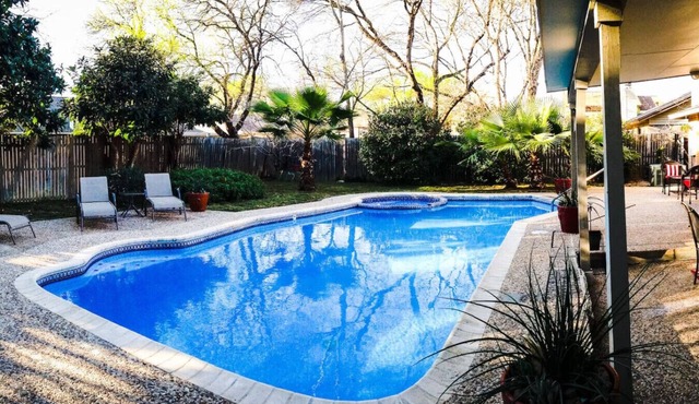 Escape it all! Private pool/hot tub. Top location!