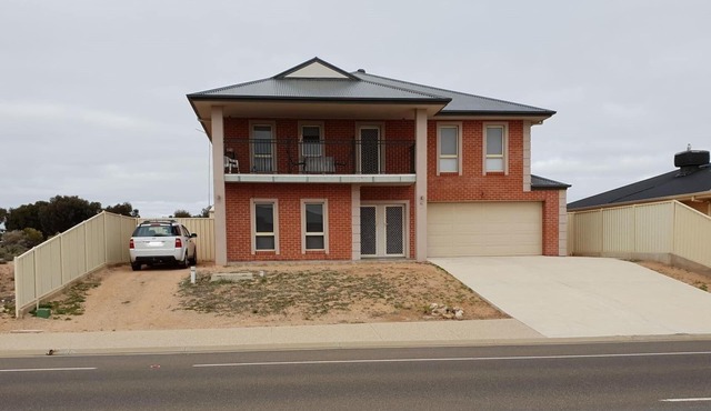 Escape Near the Beach (GROUND FLOOR ONLY)