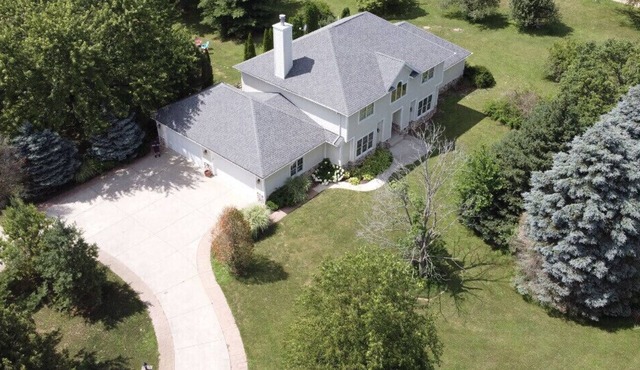 Escape the City: 5-Acre Country Retreat Near Geneva Lake.Private Nature Getaway!