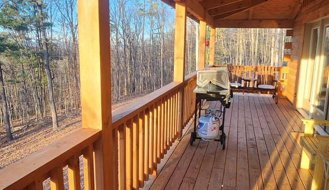 Escape the city at the Cross Mountain Hideaway. A spacious cabin by Luray.