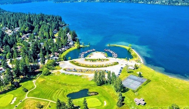 Escape the city life! Amazing views of Lake Whatcom! Perfect patio with hot tub.