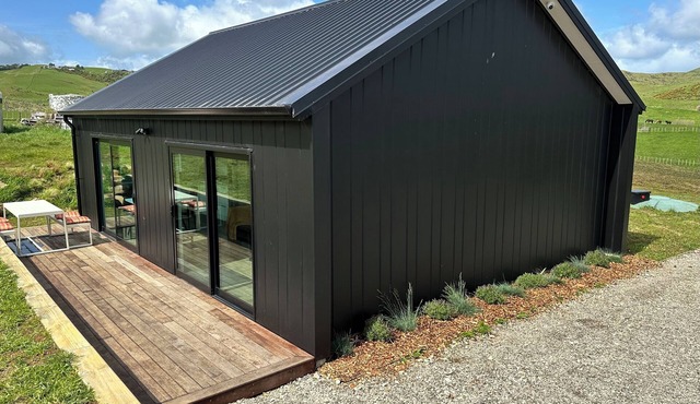 Escape the city rush & stay in this new house in the beautiful Bombay Hills.