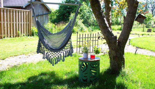 Escape the City - Serenity awaits in historic Fort Erie. Minutes from Niagara