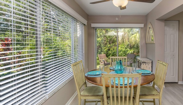 Escape the cold! Come to Venice, Florida for the Winter! 2 bed/2 bath condo