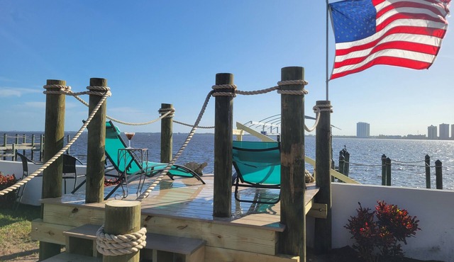 Escape the cold for 80° & Sunny w/Million Dollar 3BR Waterfront & Skyline View!