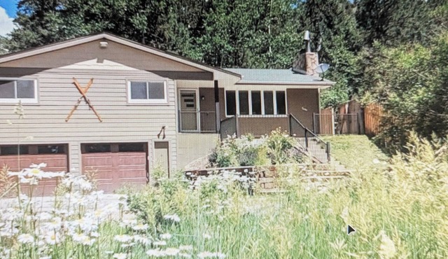 Escape the heat of the summer 3-bedroom house near Idaho Springs.
