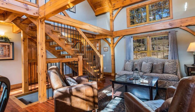 Escape to 3,000 sq ft Post & Beam Home-Hot Tub-Game Room-Community Salt Pool Car Charger