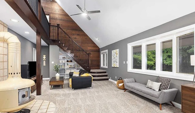 Escape to a 4BR/2Bath wooded retreat just minutes from Grand Rapids.