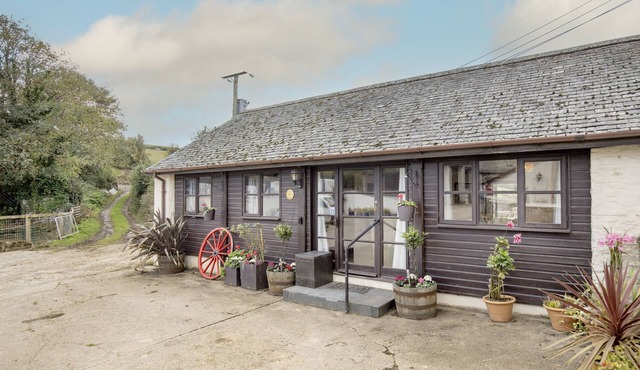 Escape to a beautifully restored, quirky Pillhead Cart Linhay