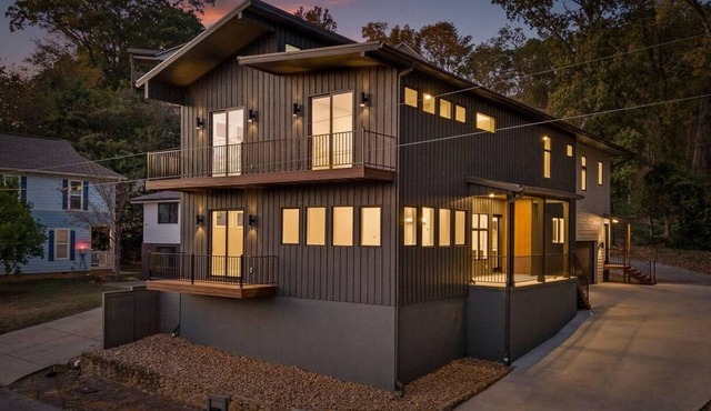 Escape to a brand-new, luxurious haven nestled among the trees, offering the perfect blend of tranquility and city convenience. This stunning, modern home is centrally located, placing you just minutes from all of Chattanooga's attractions.