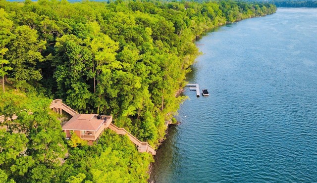 Escape to a Cozy Cabin on the River – Relax & Unwind!