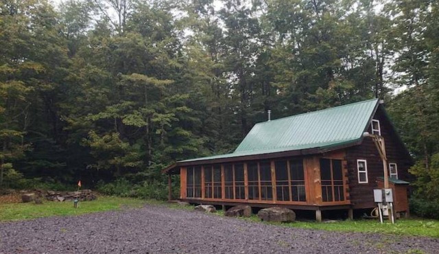 Escape to a Cozy Cabin Loft: Secluded and Serene