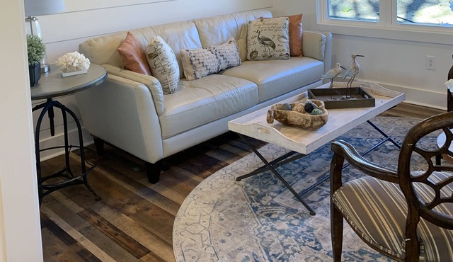 Escape to a Designer-French Cottage in Seneca, SC!