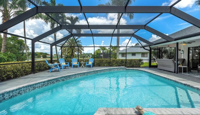 Escape to a Lush Tropical Oasis: Private Pool