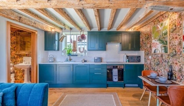 Escape to a romantic countryside retreat on a working farm in the heart of Kent.