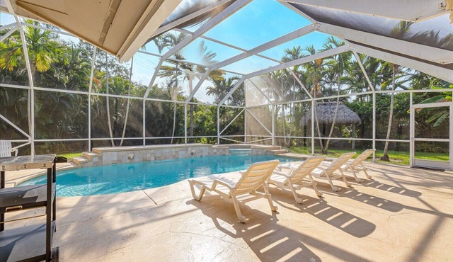 Escape to a Tropical Paradise with a Private Pool & Jacuzzi