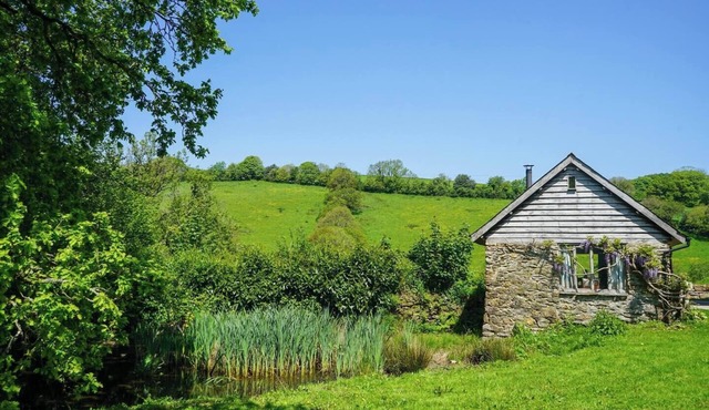 Escape to an Idyllic Countryside Couple's Retreat