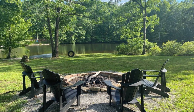 Escape to Banjo Bungalow your cozy 2-bdrm lakefront cabin on 27 private acres