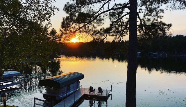 Escape to Birch Narrows Cottage on The Whitefish Chain/Includes Guest Cabin