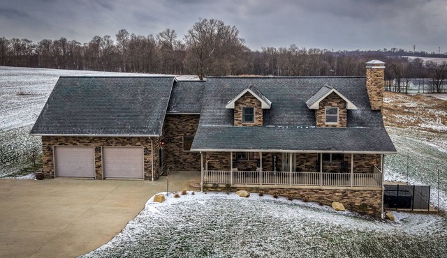 Escape to Cedar Lodge - Sleeps 26 - Activities, Hot Tub, & Close to Attractions!