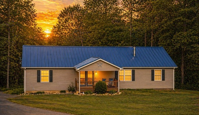 Escape to Country Cove. 25 mins to TIEC and Lake Lure! A 4 Bedroom oasis.