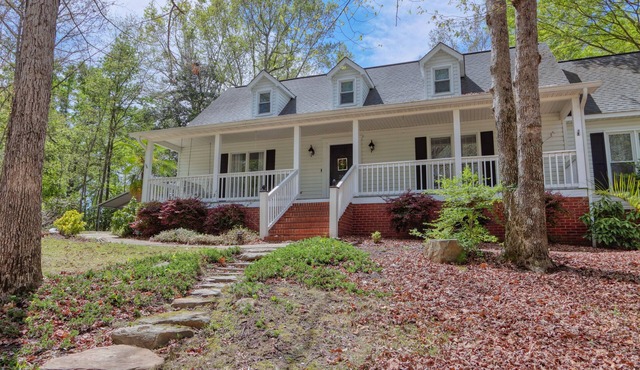Escape to Cozy Comfort: Your Perfect Retreat in Lexington, South Carolina!