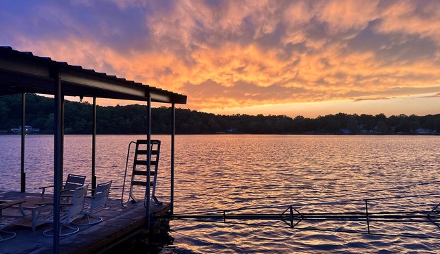 Escape to Edgewater, a perfect 3-bdr lake front family oasis