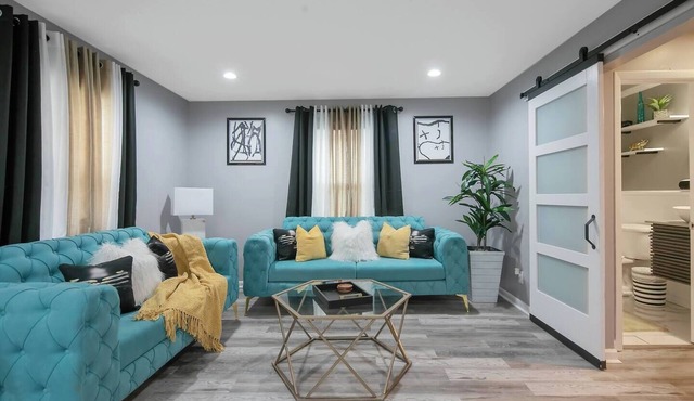 "Escape to Ellis Hideaway: Cozy 2-Bedroom Retreat with 1.5 Baths