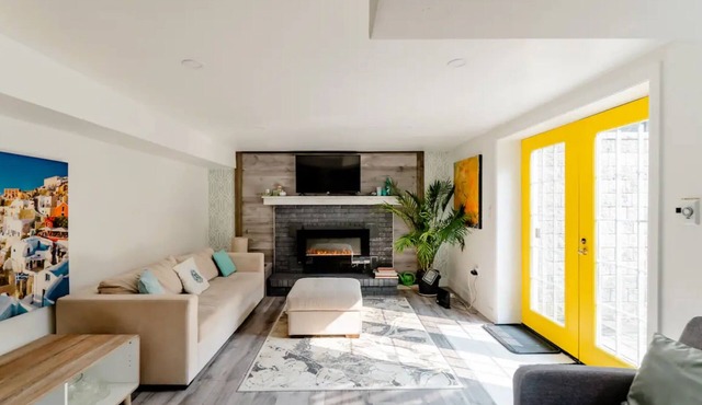 Escape to Executive Bliss: Luxurious BNB Suites Await at Our Modern Haven!