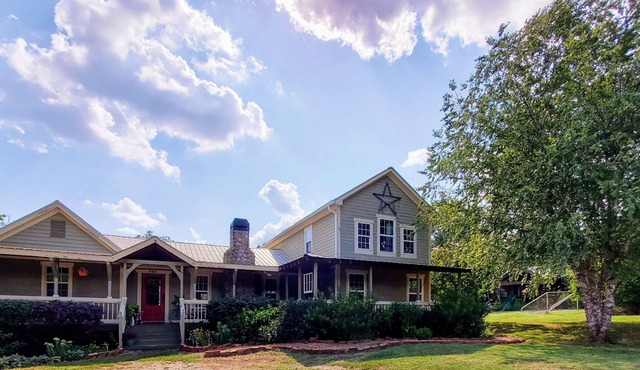 Escape to Farmhouse on 5 acres, 17 miles from Athens. Screened porch/hot tub.