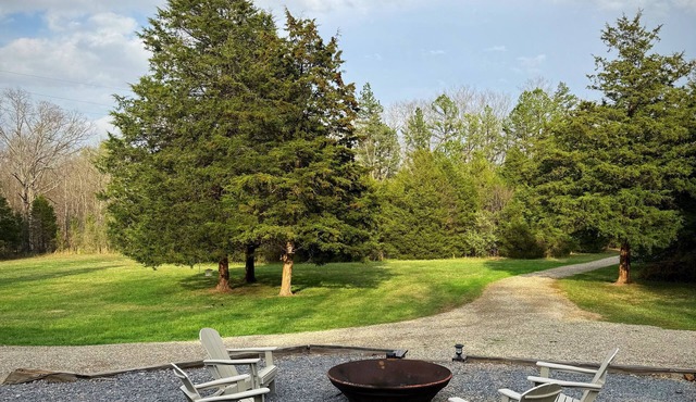 Escape to Hahn’s Mill House – A Rustic Riverfront Retreat