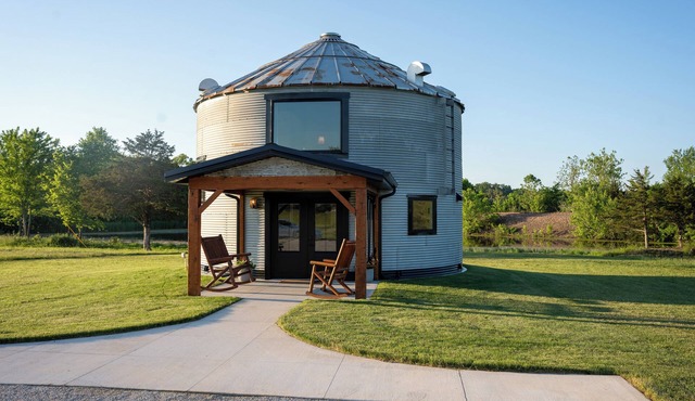 Escape to Iron Ridge Silo: A Cozy, Luxurious Grain Bin Retreat