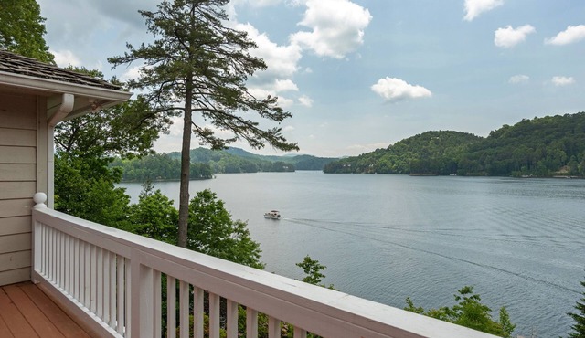 Escape to Lake Glenville