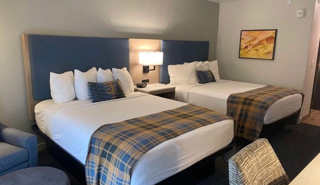 Escape to Lakeside Oasis | Pet-Friendly | Complimentary Breakfast
