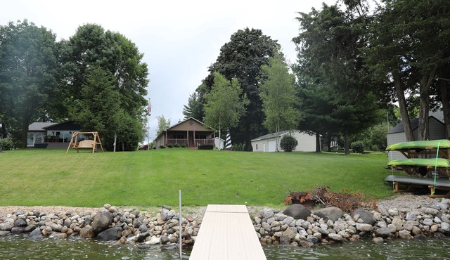 Escape to Little Green Lake, perfect for family and pet getaways.