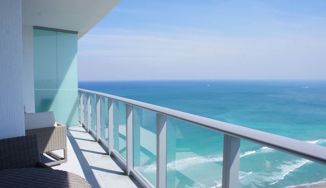 Escape to Luxury- Beautiful One-Bedroom Ocean View Retreat at LYFE Resort!