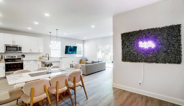 Escape to Luxury I Uptown Stunner | Brand New