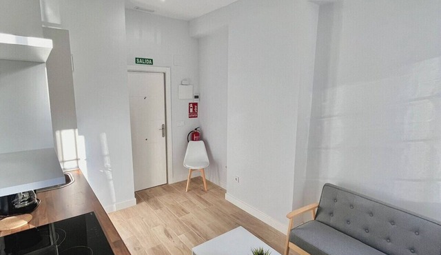 Escape to Madrid: Modern and Cozy Studio near IFEMA