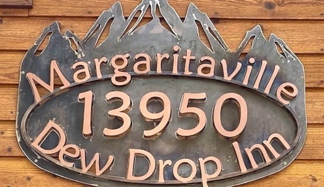 Escape to Margaritaville - Pet Friendly & Hot Tub. 30 Day Minimum Rental.